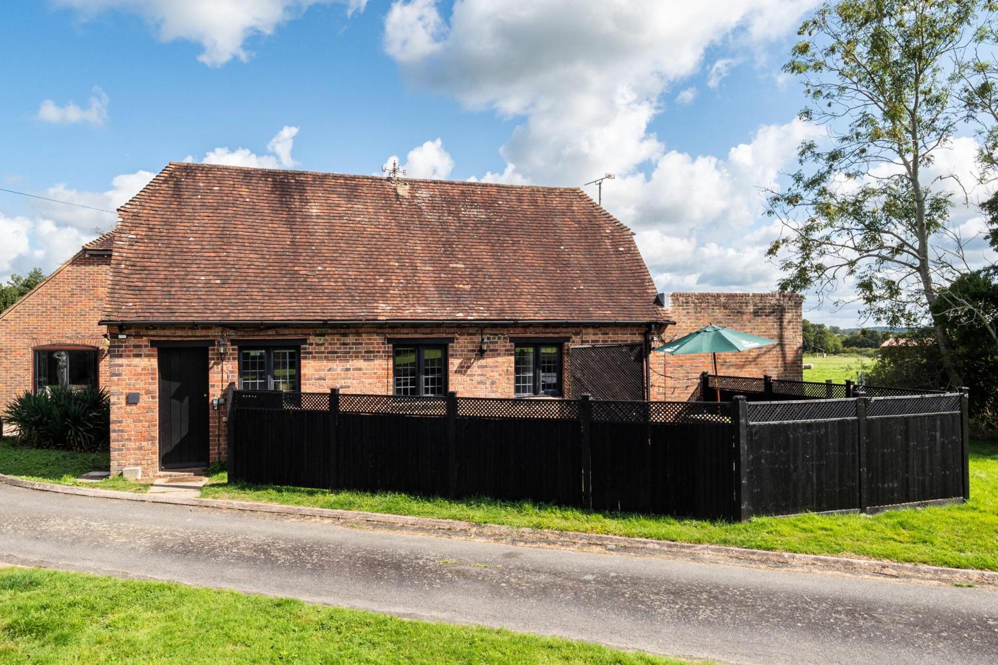 Country Cottage 2Br With Hot Tub And Tennis Court Chiddingly Экстерьер фото