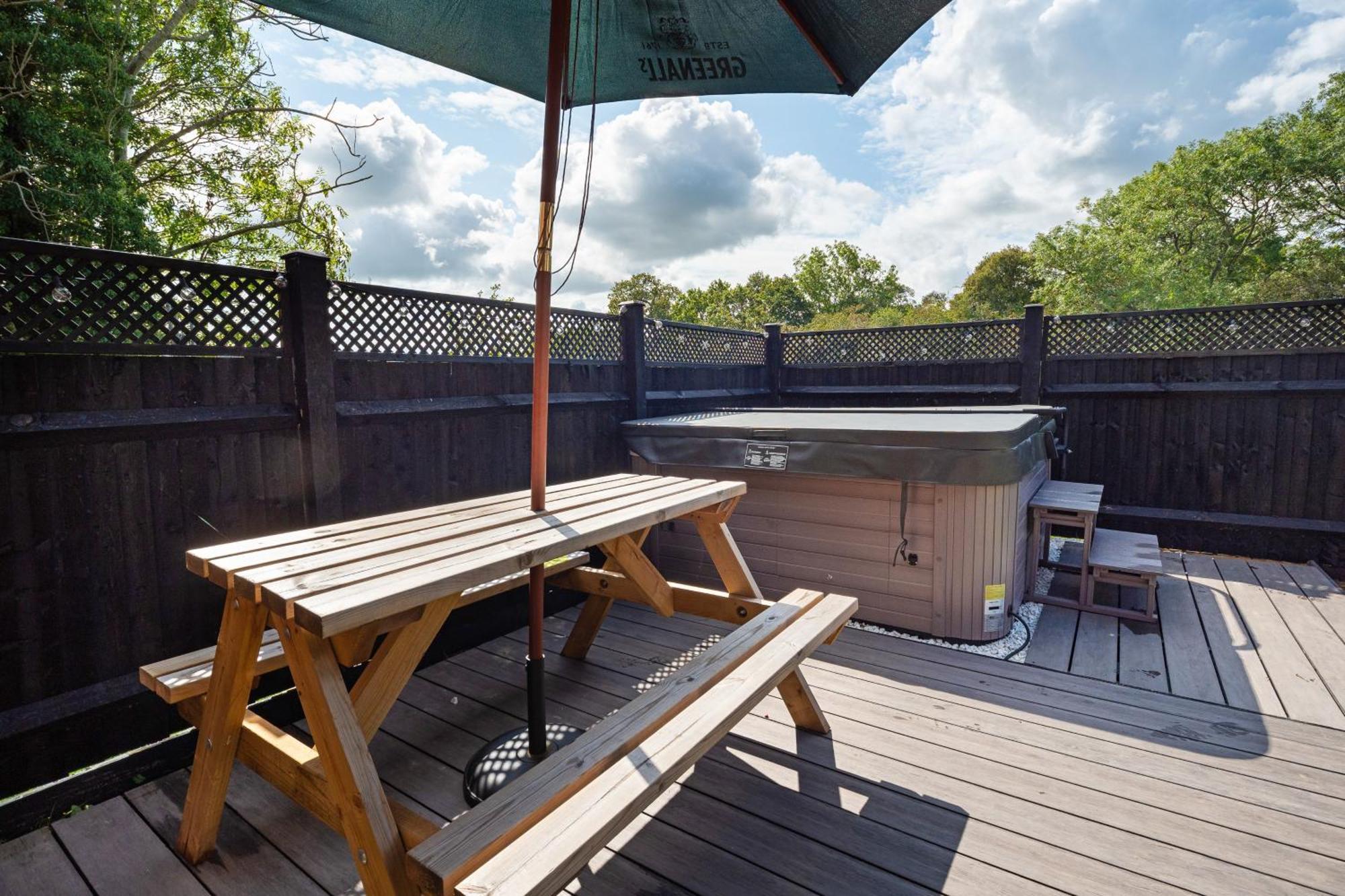 Country Cottage 2Br With Hot Tub And Tennis Court Chiddingly Экстерьер фото